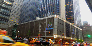 NYC Hilton Midtown image courtesy of Leon Brocard (CC BY 2.0 - https://www.flickr.com/photos/acme/940849583)